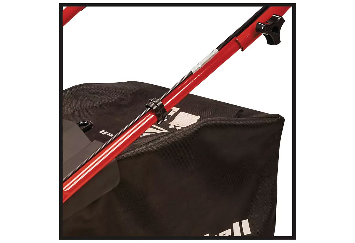 Κάδος συλλογής γκαζόν μεγάλης χωρητικότητας στο πίσω μέρος του Einhell GC-PM 46/3, με εργονομικές λαβές για εύκολο άδειασμα.